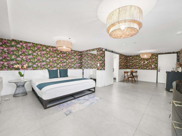 Whitelaw Hotel